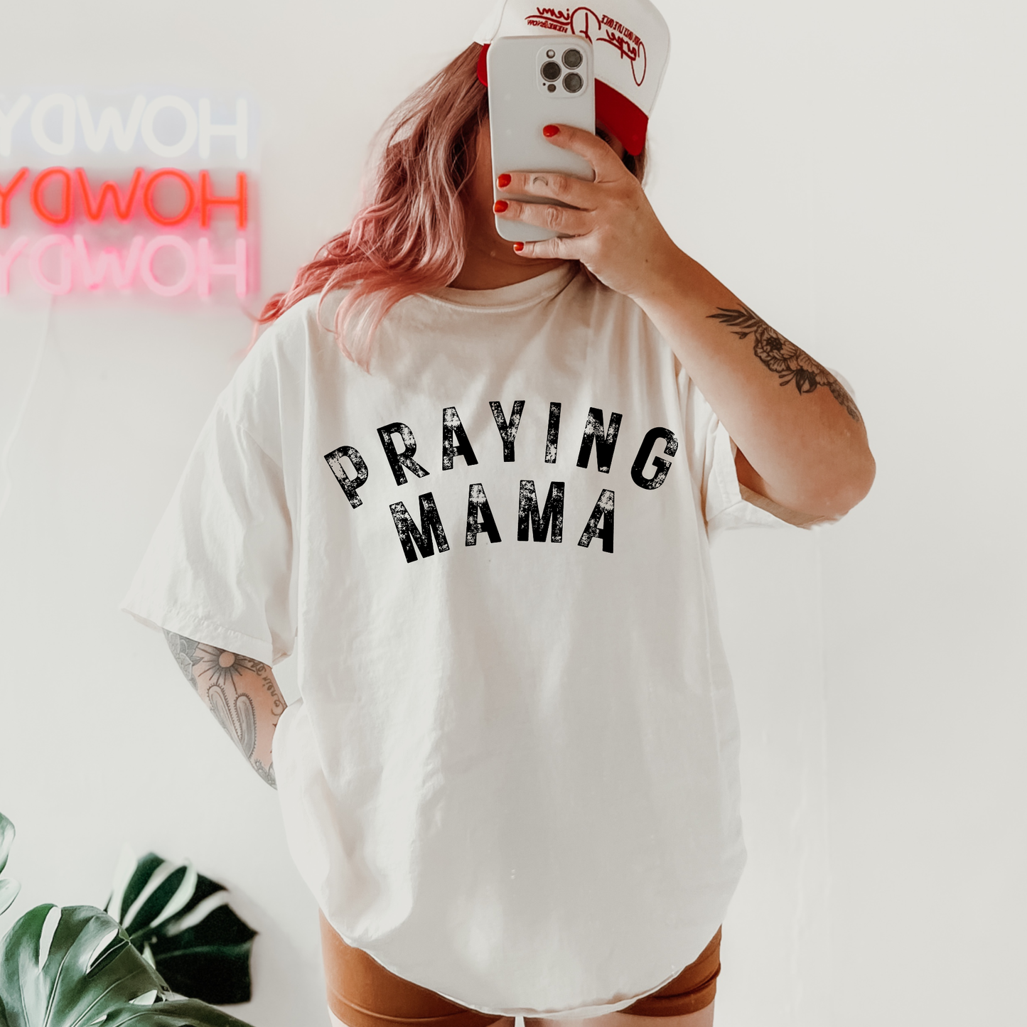 Praying Mama Religious Comfort Color Graphic Tee: White / Large